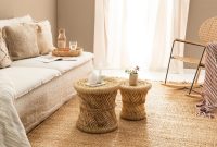 Dunkles Boho-Wohnzimmer Mit Modernen Möbeln Und Textilien Dunkles Boho-Wohnzimmer Mit Modernen Möbeln Und Textilien