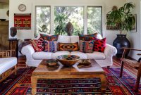 Dunkles Boho-Wohnzimmer Mit Handgefertigten Accessoires Dunkles Boho-Wohnzimmer Mit Handgefertigten Accessoires