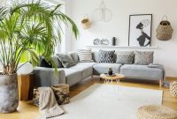 Dunkles Boho-Wohnzimmer Mit Grauen Akzenten Dunkles Boho-Wohnzimmer Mit Grauen Akzenten