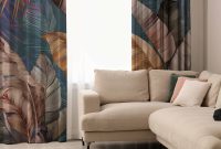 Dunkles Boho-Wohnzimmer Mit Dicken Vorhängen