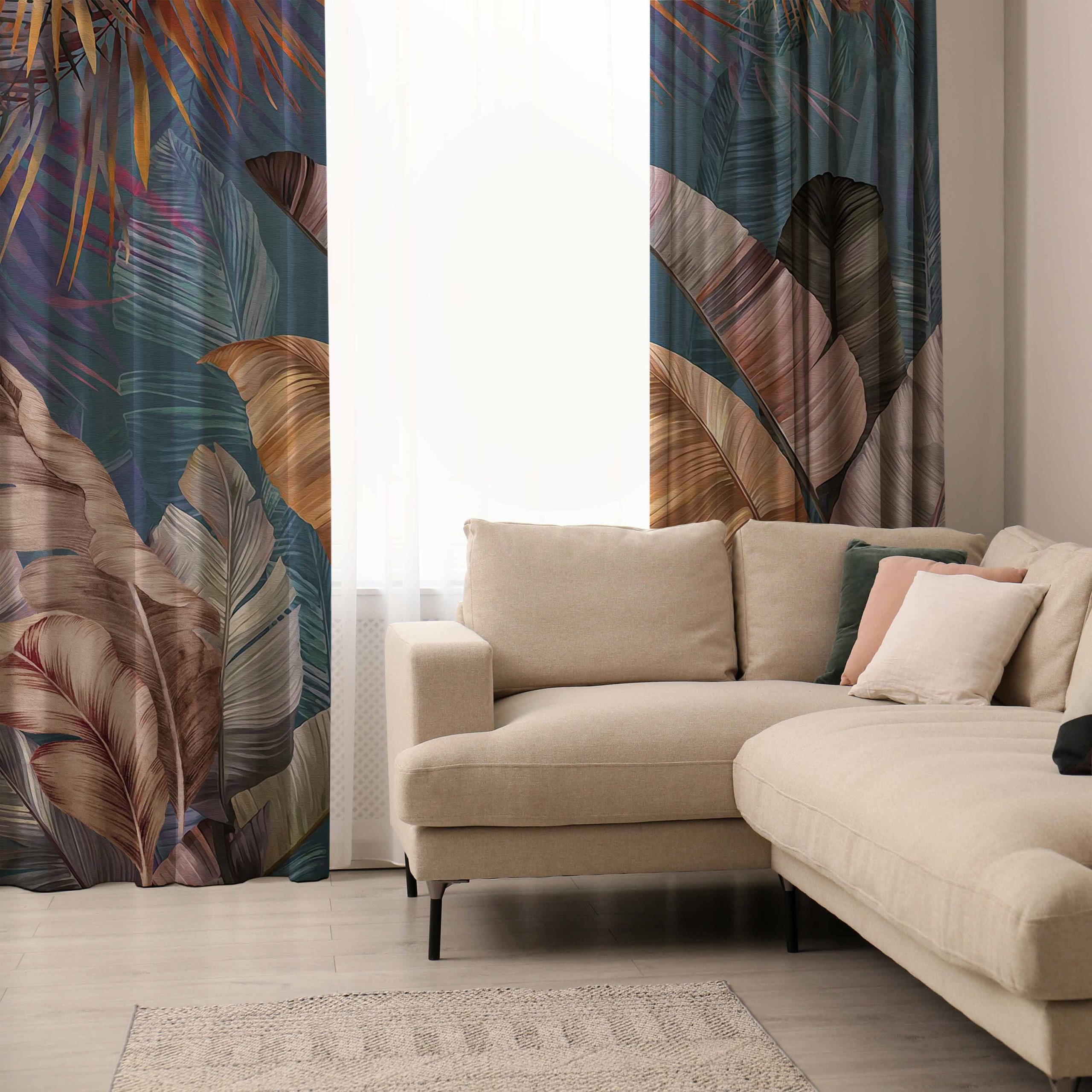 Dunkles Boho-Wohnzimmer Mit Dicken Vorhängen