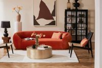 Dunkles Boho-Wohnzimmer Mit Individuell Gestalteten Möbeln Dunkles Boho-Wohnzimmer Mit Individuell Gestalteten Möbeln