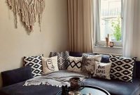 Dunkles Boho-Wohnzimmer Im Schwarzen Design Dunkles Boho-Wohnzimmer Im Schwarzen Design